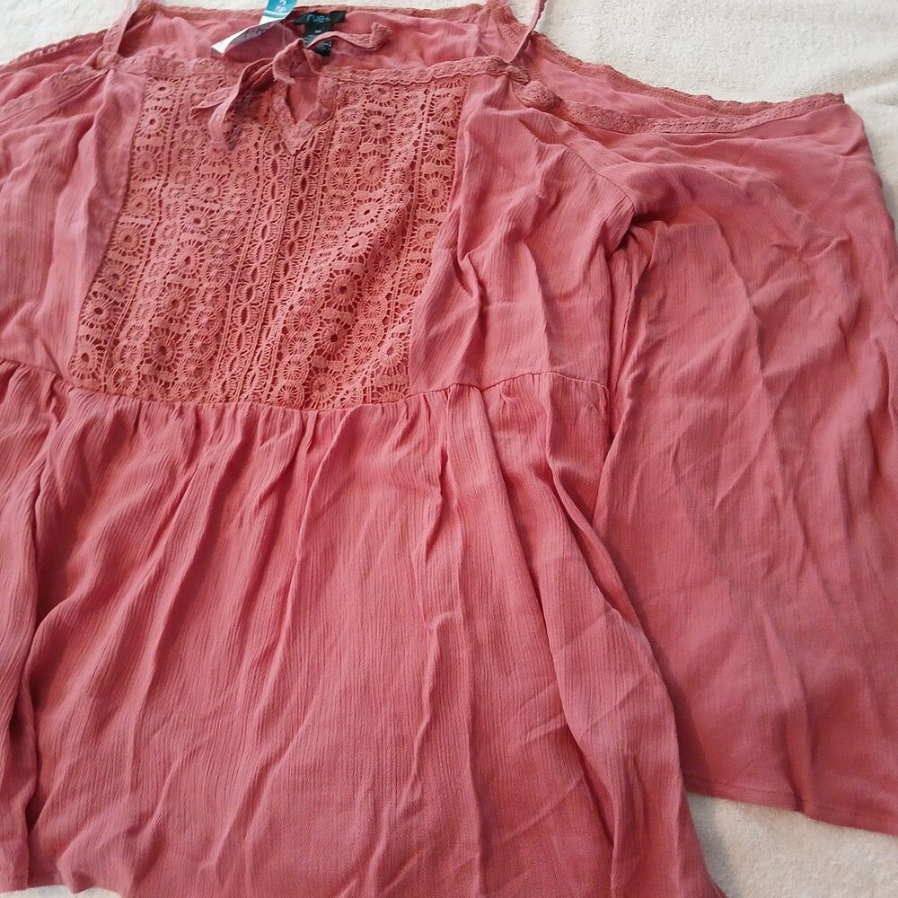 NWT Rue 21 Women 3X Flowy & Cold Shoulder Blouse - Picture 5 of 7